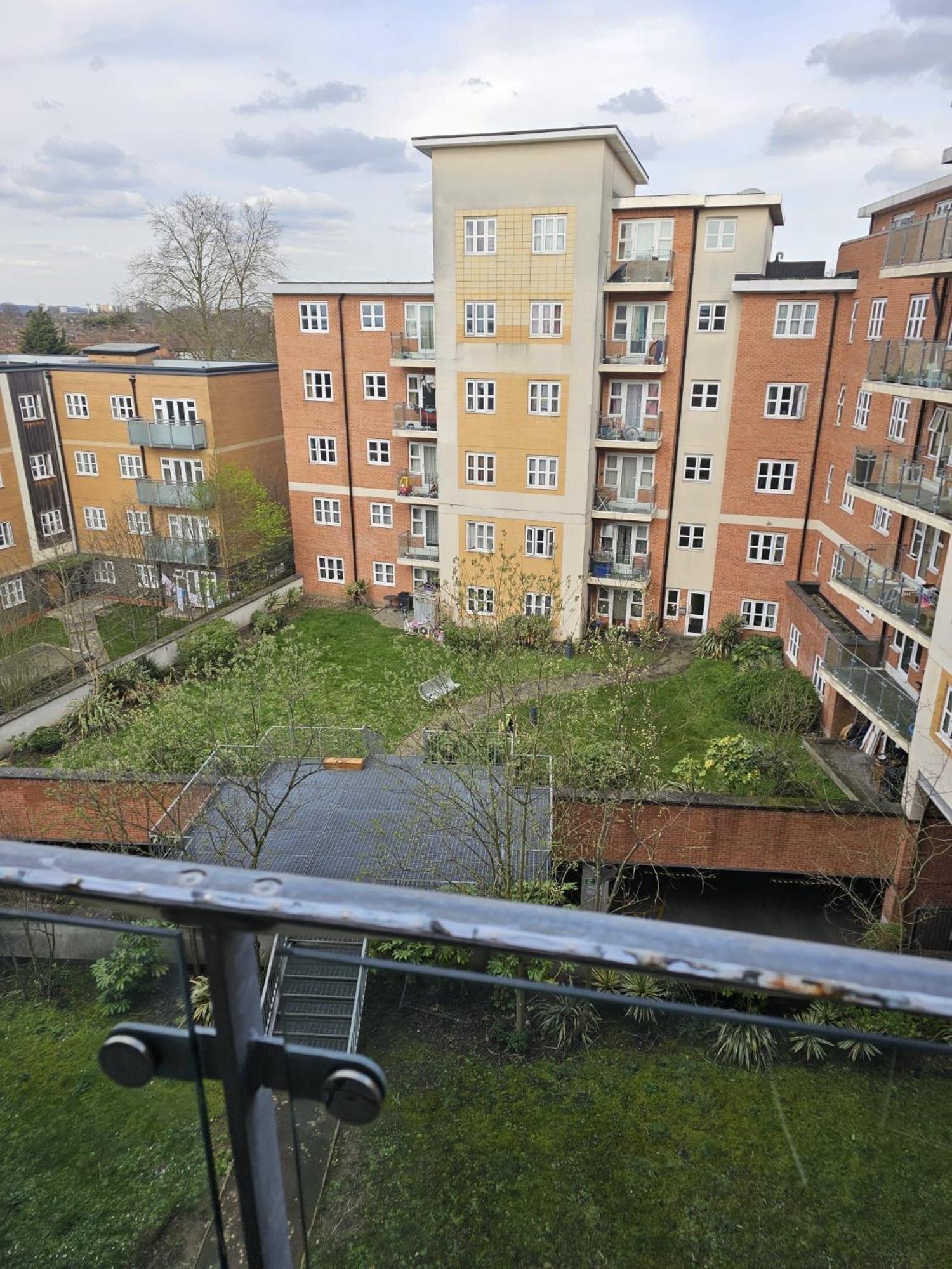 Big Double Room With Bathroom In 2 Bedroom Flat Kitchen Is Shared Harrow on the Hill Buitenkant foto