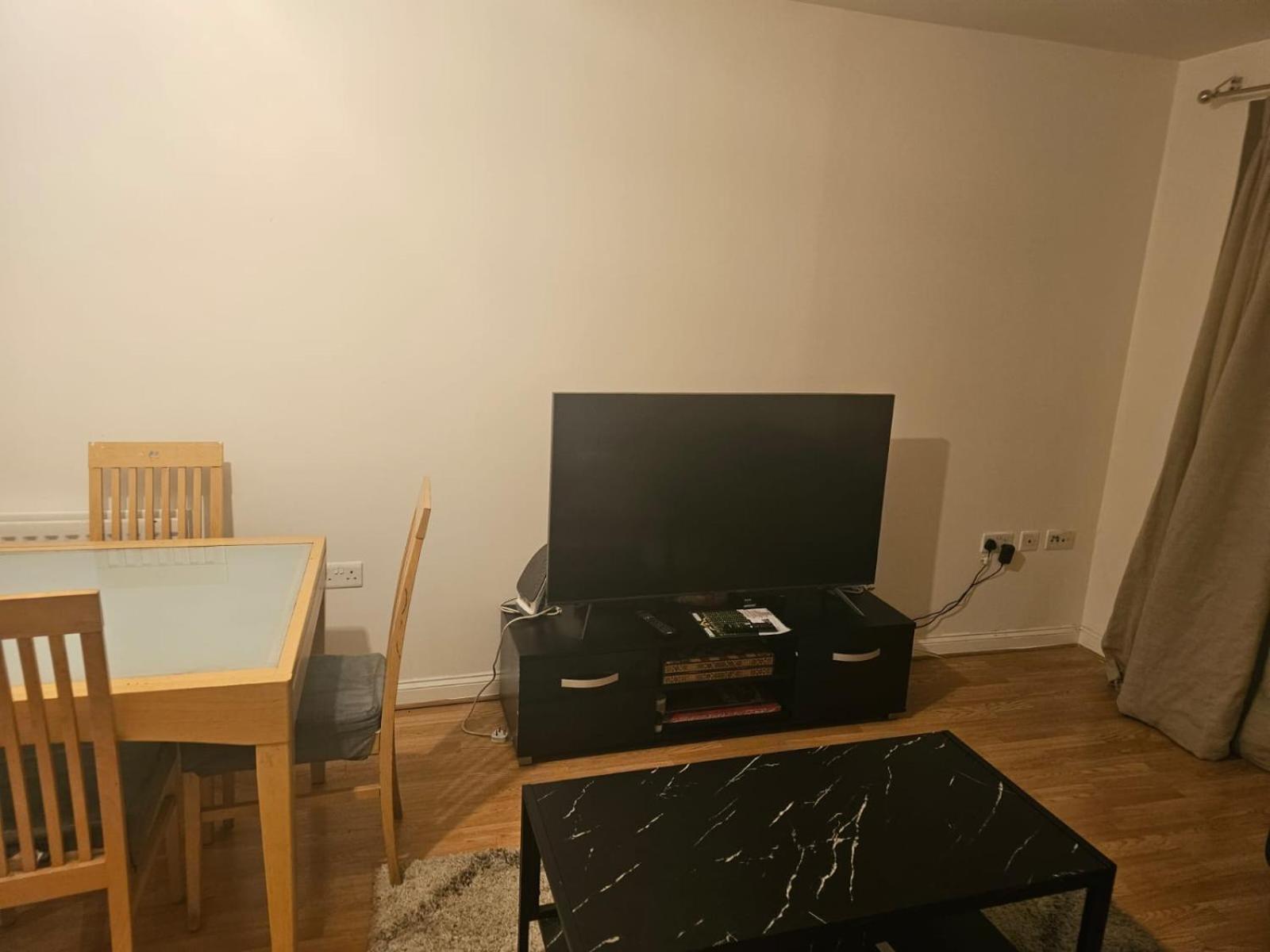 Big Double Room With Bathroom In 2 Bedroom Flat Kitchen Is Shared Harrow on the Hill Buitenkant foto